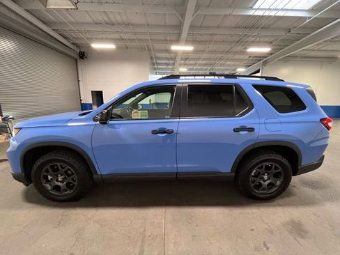 Used 2025 Honda Pilot TrailSport image 6