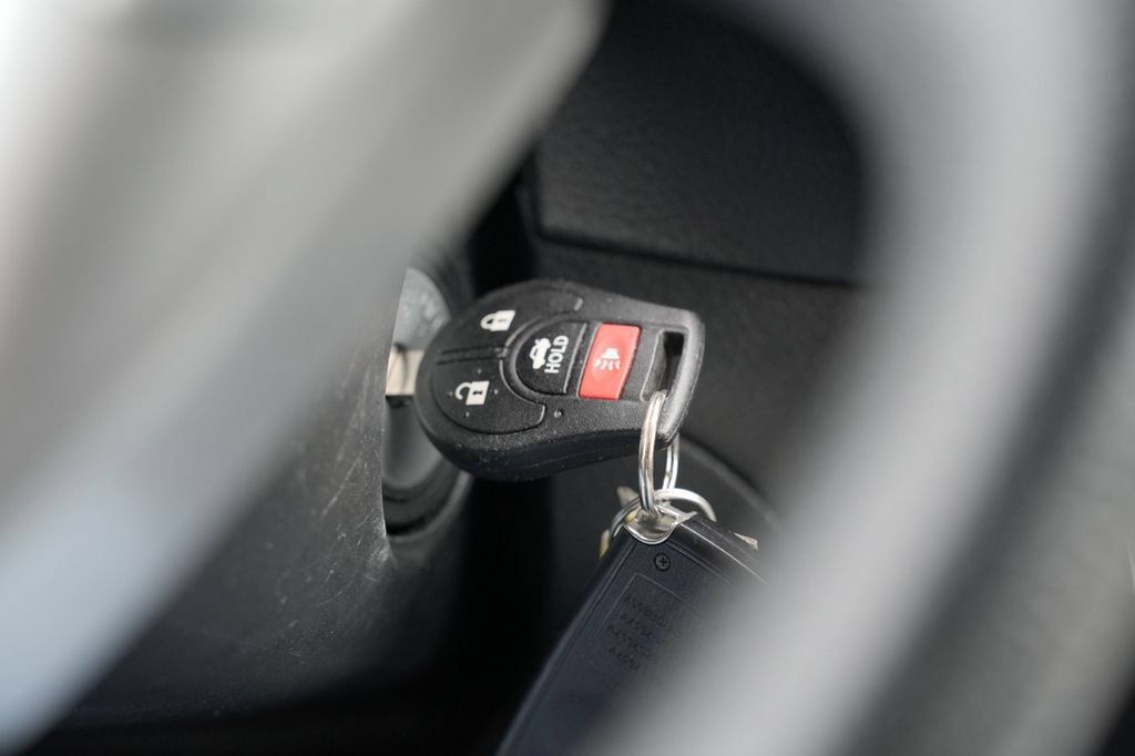 Used 2013 Nissan Sentra SR FWD image 29