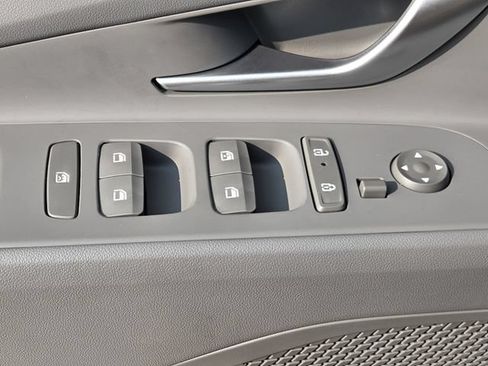 Certified 2025 Hyundai Elantra SEL FWD image 21