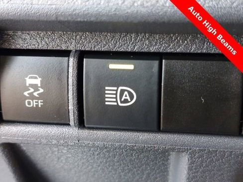 Used 2022 Toyota Sienna LE image 19