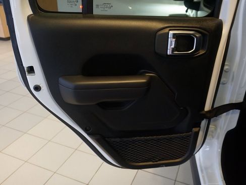 Used 2020 Jeep Wrangler Unlimited Sport image 25