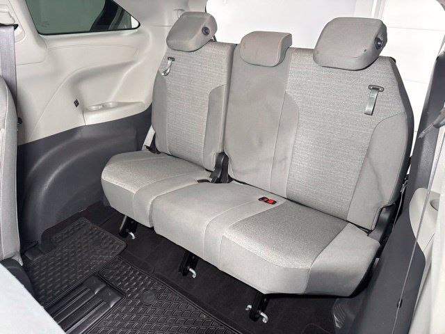 Used 2022 Toyota Sienna LE AWD/4WD image 26