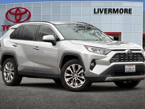 Used 2020 Toyota RAV4 Limited image 2
