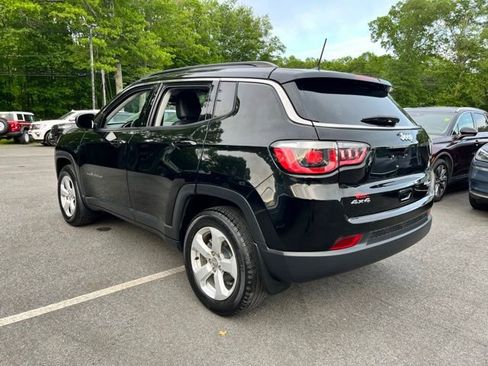 Used 2019 Jeep Compass Latitude w/ Cold Weather Group AWD/4WD image 9
