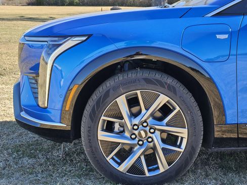 New 2026 Cadillac Optiq Luxury 1 w/ LPO, Floor Liner Package image 6