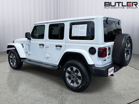 Used 2021 Jeep Wrangler Unlimited Sahara w/ Dual Top Group AWD/4WD image 4