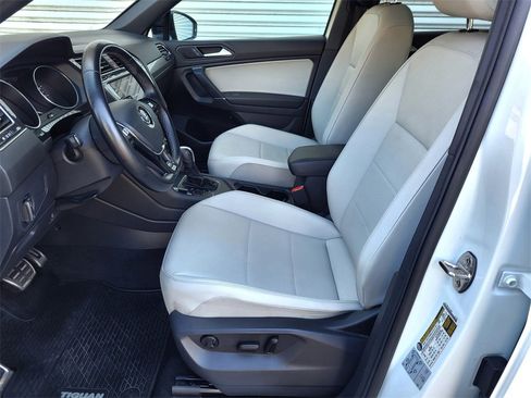 Used 2020 Volkswagen Tiguan SE R-Line image 18