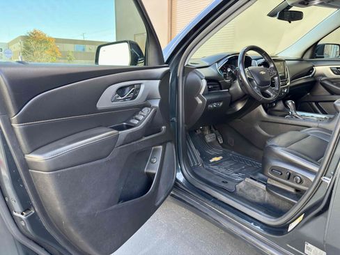 Used 2019 Chevrolet Traverse LT w/ LPO, Floor Liner Package FWD image 32