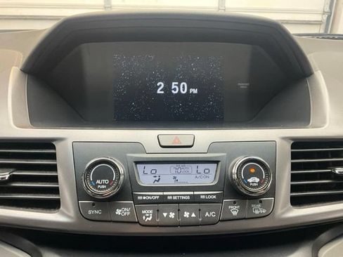 Used 2016 Honda Odyssey SE image 8