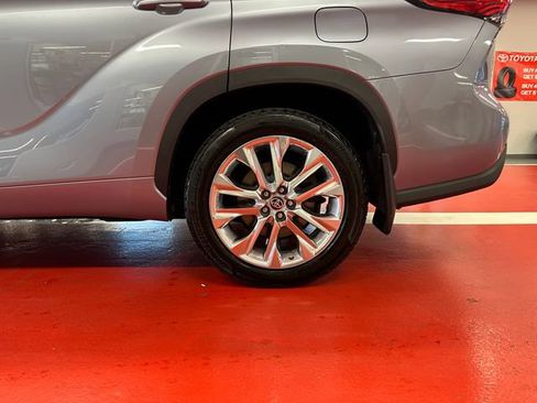 Used 2022 Toyota Highlander Limited AWD/4WD image 28