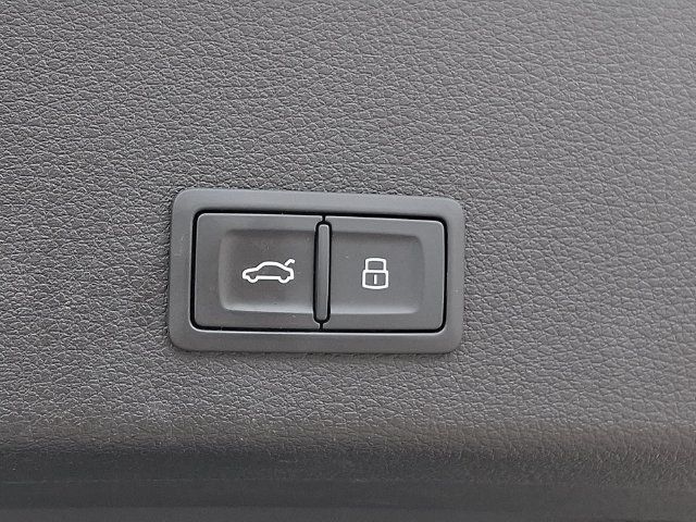 Used 2023 Audi e-tron Premium AWD/4WD image 31