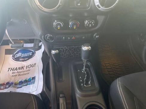 Used 2016 Jeep Wrangler Unlimited Sahara w/ Connectivity Group AWD/4WD image 15