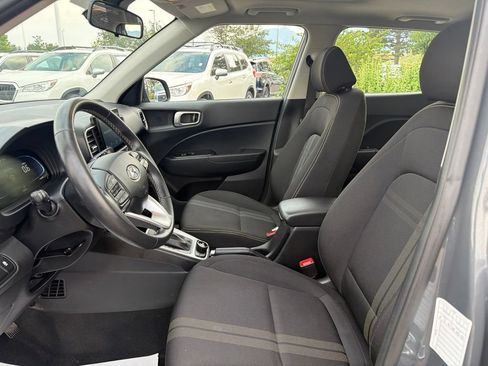 Used 2025 Hyundai Venue SEL FWD image 21