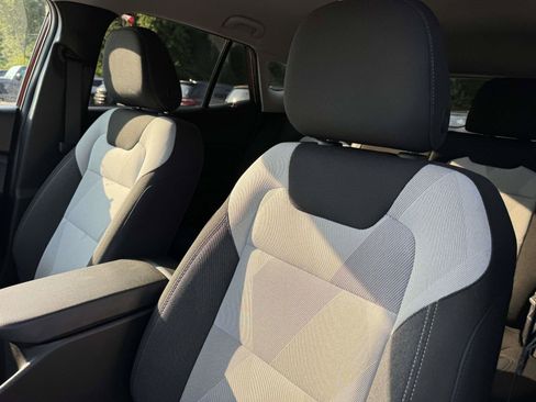 Used 2025 Chevrolet Trax LS w/ LS Convenience Package FWD image 16