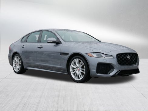 Used 2022 Jaguar XF R-Dynamic SE image 3