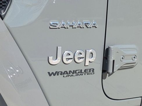 Used 2018 Jeep Wrangler Unlimited Sahara image 8