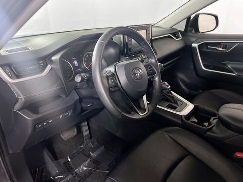 Used 2019 Toyota RAV4 XLE Premium w/ Cold Weather Package AWD/4WD image 9