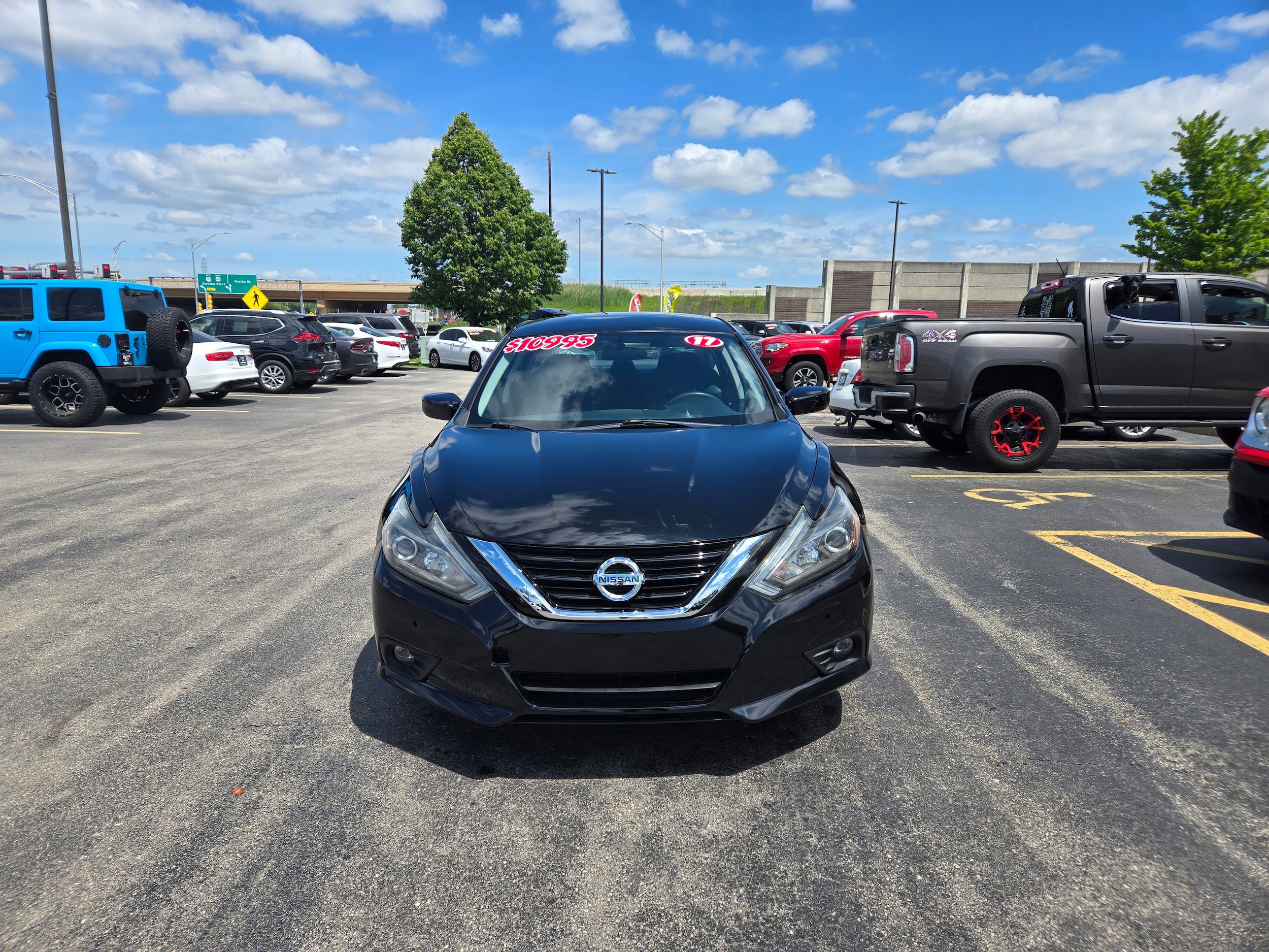 Used 2017 Nissan Altima 2.5 SR FWD image 2
