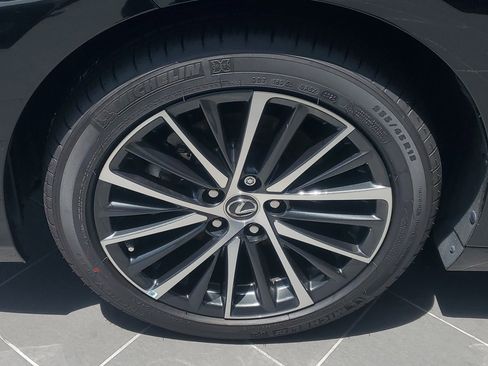 Certified 2024 Lexus ES 350 w/ Premium Package image 4