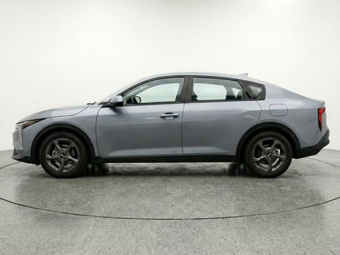 Used 2025 Kia K4 LXS image 5