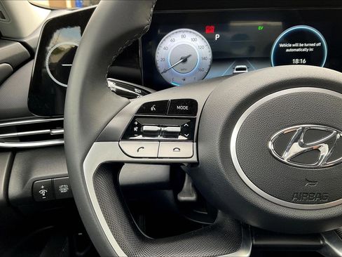 Certified 2023 Hyundai Elantra Limited FWD image 10