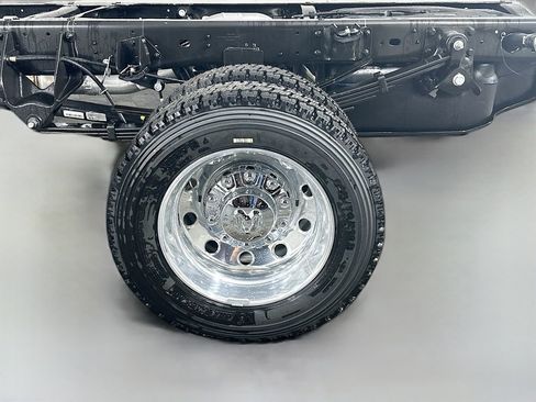 New 2026 RAM 4500 4x4 Crew Cab DRW w/ Laramie Trim Package image 16