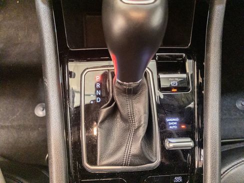 Used 2025 Jeep Compass Limited image 21