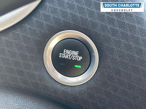 Used 2025 Chevrolet Malibu LT FWD image 2