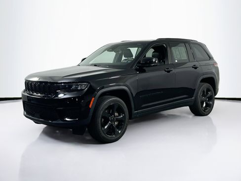 Used 2023 Jeep Grand Cherokee Altitude AWD/4WD image 1