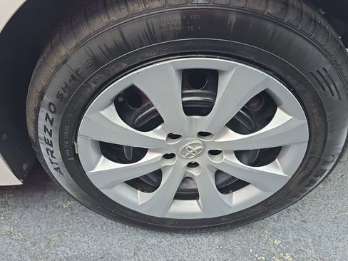 Used 2022 Toyota Corolla LE image 9