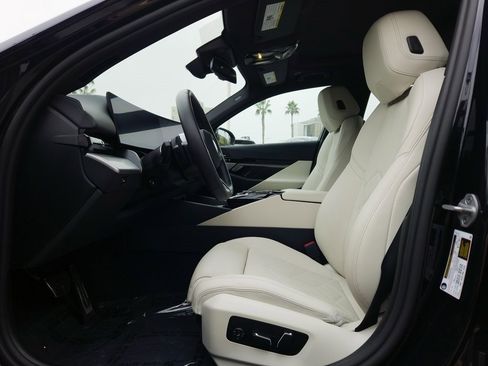 Used 2025 BMW 530i w/ M Sport Package image 9