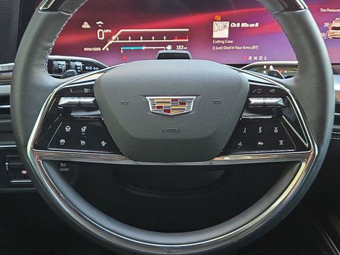 Used 2026 Cadillac Escalade Luxury w/ LPO, Floor Liner Package RWD image 17