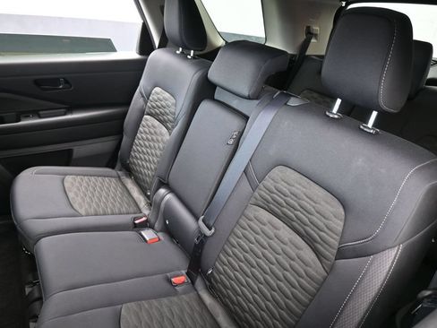 Used 2024 Nissan Pathfinder SV FWD image 38