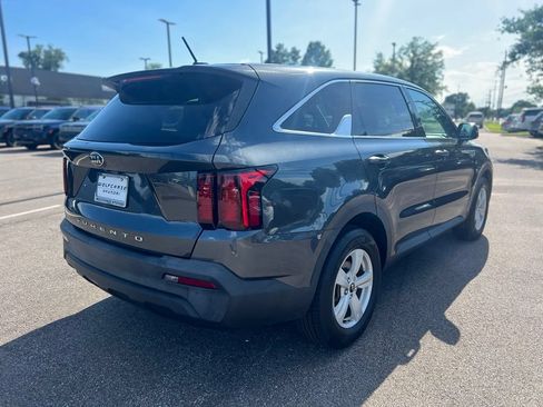 Used 2021 Kia Sorento LX FWD image 7