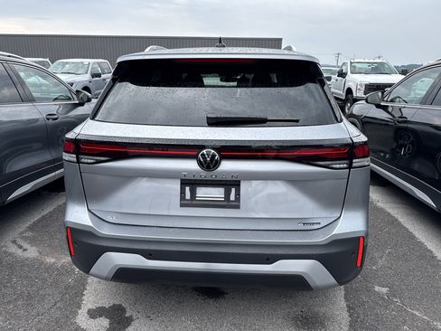 New 2025 Volkswagen Tiguan SE image 6