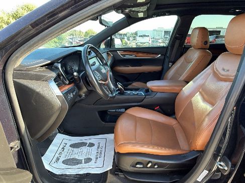 Used 2021 Cadillac XT5 Premium Luxury FWD image 9