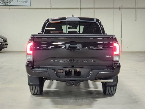 Used 2023 Toyota Tacoma Limited image 10