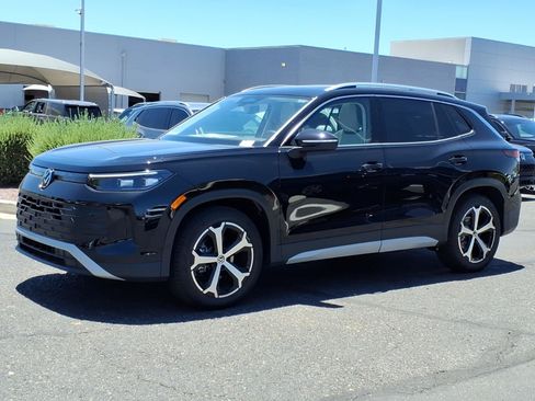 New 2026 Volkswagen Tiguan SE FWD image 3
