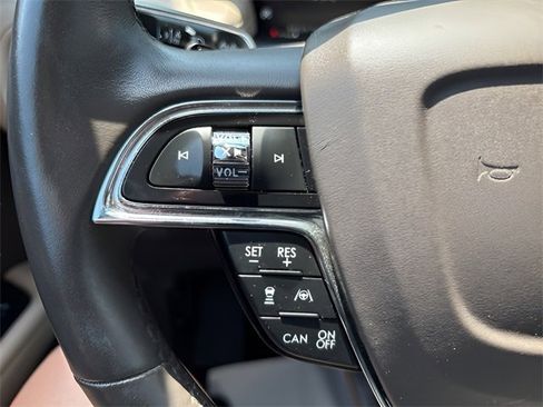 Used 2022 Lincoln Nautilus Reserve w/ Equipment Group 202A image 10