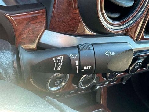 Used 2018 Toyota Tacoma Limited image 23