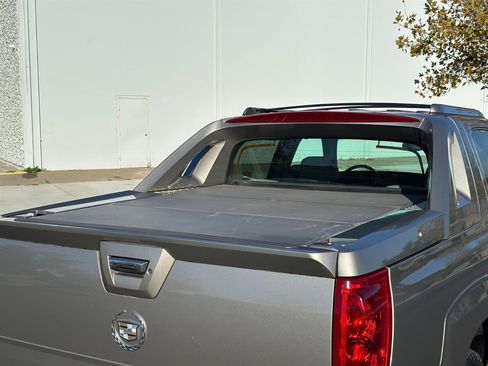 Used 2002 Cadillac Escalade EXT image 17