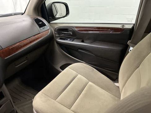 Used 2014 Chrysler Town & Country Touring FWD image 13