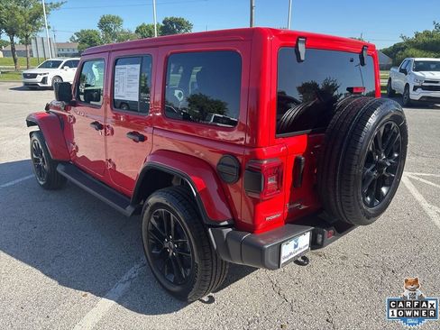Used 2025 Jeep Wrangler Unlimited Sahara AWD/4WD image 19