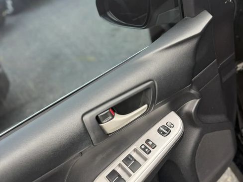 Used 2012 Toyota Camry SE FWD image 11