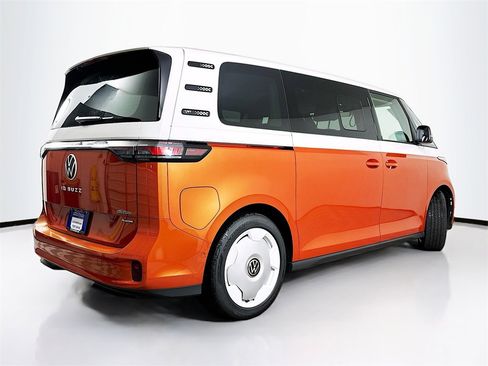 New 2025 Volkswagen ID. Buzz 1st Edition image 7