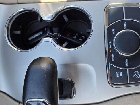 Used 2014 Jeep Grand Cherokee Limited w/ Luxury Group II image 25