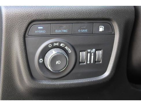 Used 2022 Jeep Grand Cherokee Overland w/ Advanced Protech Group III AWD/4WD image 15