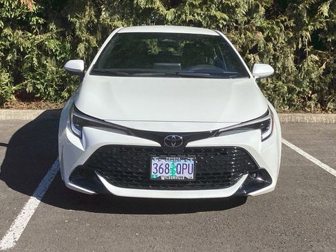 Used 2025 Toyota Corolla SE w/ SE Package image 19