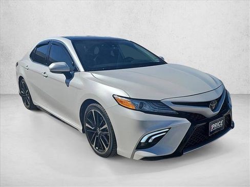 Used 2020 Toyota Camry XSE image 7