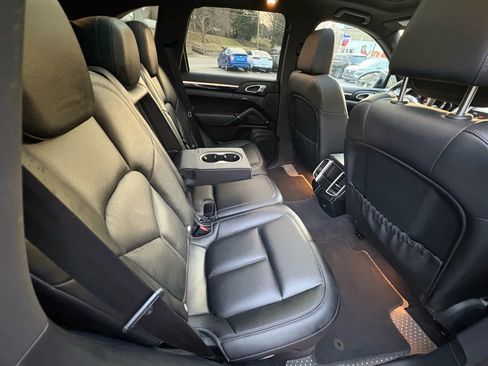Used 2018 Porsche Cayenne image 18